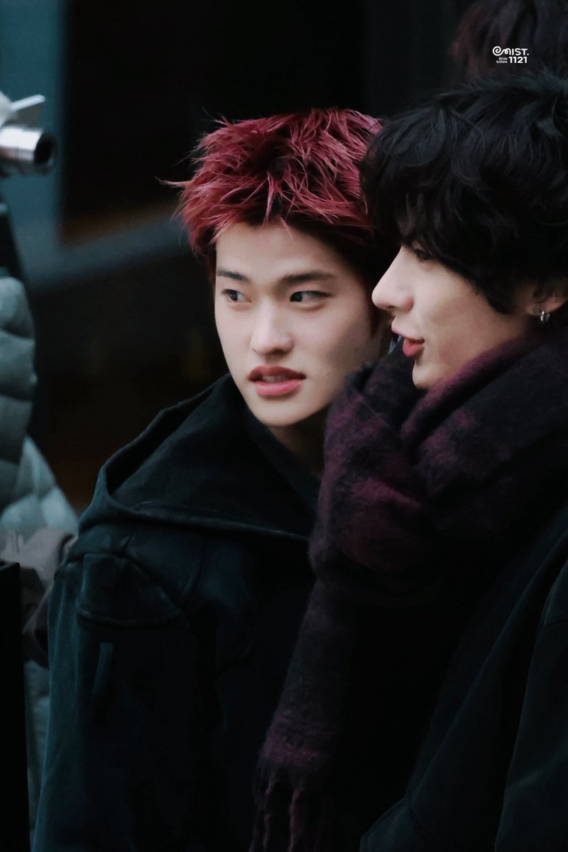 scene plucked straight out of twilight with how they're serving vampire soulmate realness