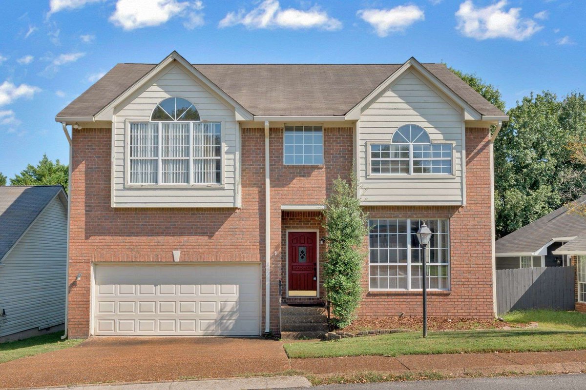 NatePopeREALTOR's tweet photo. 🏡 $10k REDUCTION! 

2908 Chapelwood Dr, Hermitage  3 beds | 2.5 baths | 2,390 sqft

Florida room with a fireplace, home office, loft, Large primary bedroom &amp; 2-car garage

See more: https://t.co/EO6E89zDrM https://t.co/QTEsMPBMgK