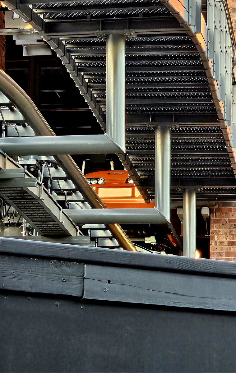 cristalandcris's tweet image. We were hoping to see them test out the Hollywood Drift coaster today, but the test vehicle was sitting before the final inversion. Instead we spotted the Toyota Supra inside the loading station! #UniversalStudios #FastAndFurious #RollerCoaster