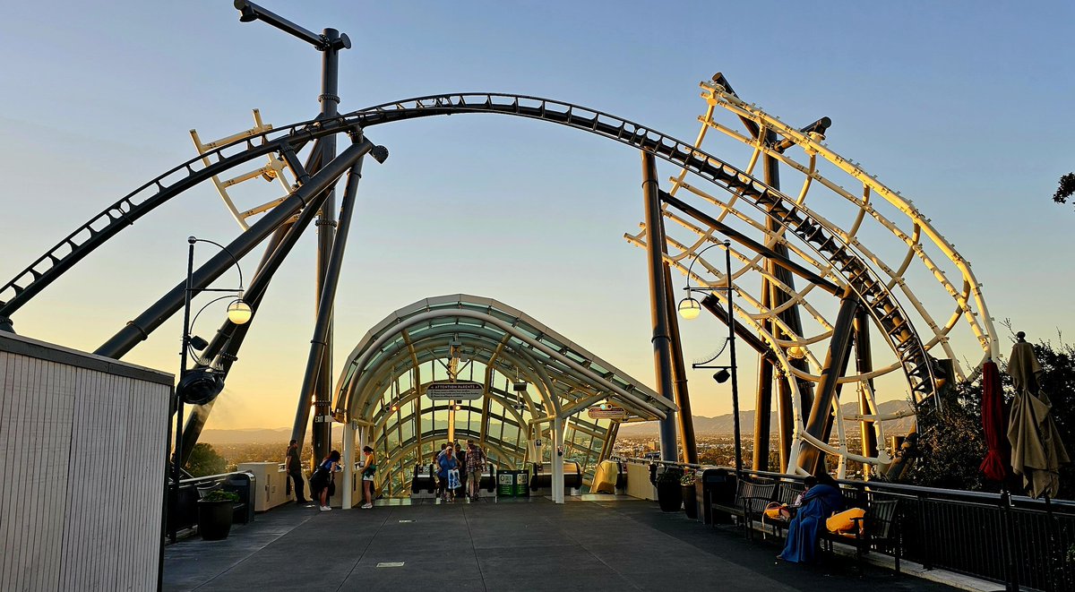 cristalandcris's tweet image. We were hoping to see them test out the Hollywood Drift coaster today, but the test vehicle was sitting before the final inversion. Instead we spotted the Toyota Supra inside the loading station! #UniversalStudios #FastAndFurious #RollerCoaster