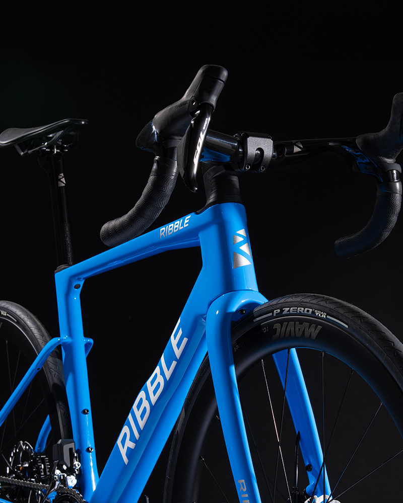 RibbleCycles's tweet image. Performance never looked this good. ⚡

The ALLROAD SL R Custom Colour in Electric Blue - lightweight carbon, race-ready design and seriously slick looks.

#RibbleAllroad #GetMoreForLess #RideWithoutLimits