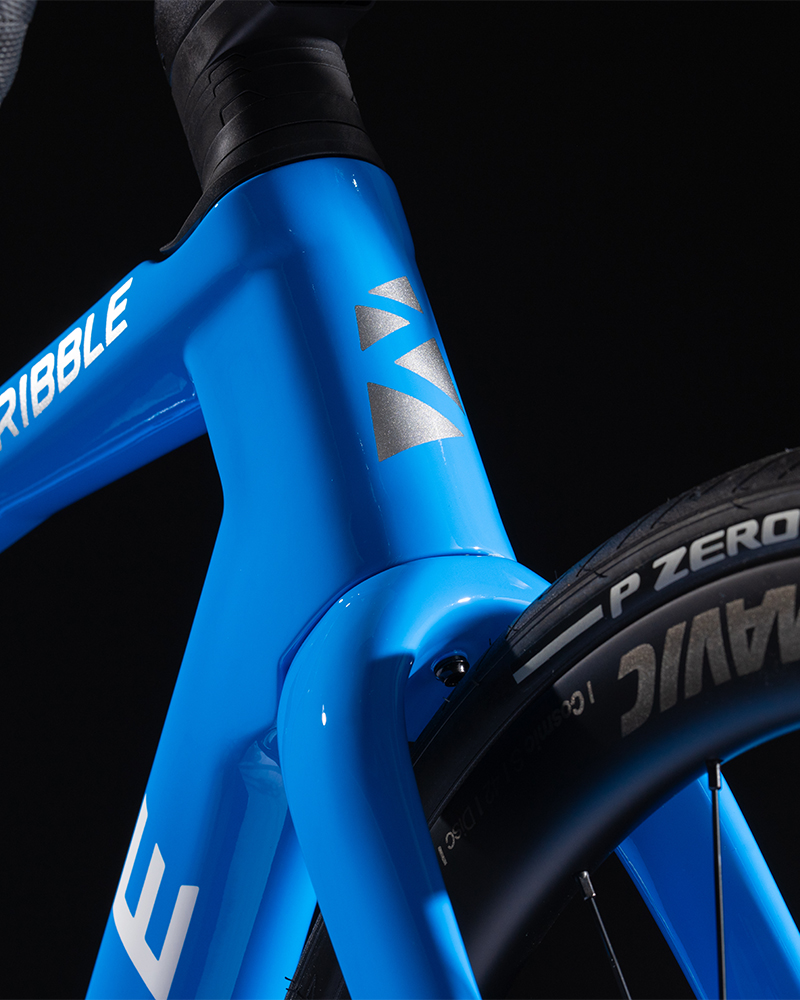 RibbleCycles's tweet image. Performance never looked this good. ⚡

The ALLROAD SL R Custom Colour in Electric Blue - lightweight carbon, race-ready design and seriously slick looks.

#RibbleAllroad #GetMoreForLess #RideWithoutLimits