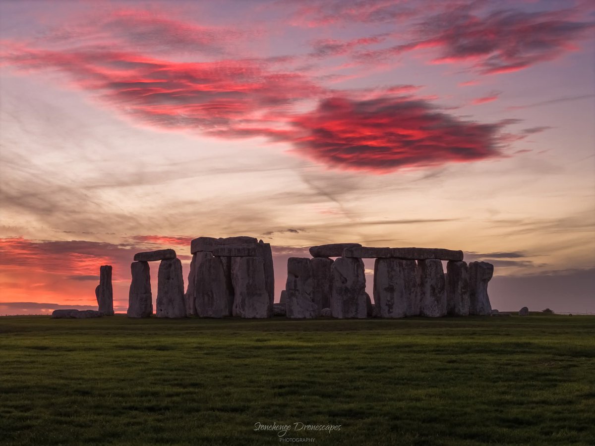 dr_places's tweet photo. Tonight's Sunset at Stonehenge. 
Pic by Stonehenge Dronescapes https://t.co/WXo7MmXIUY
