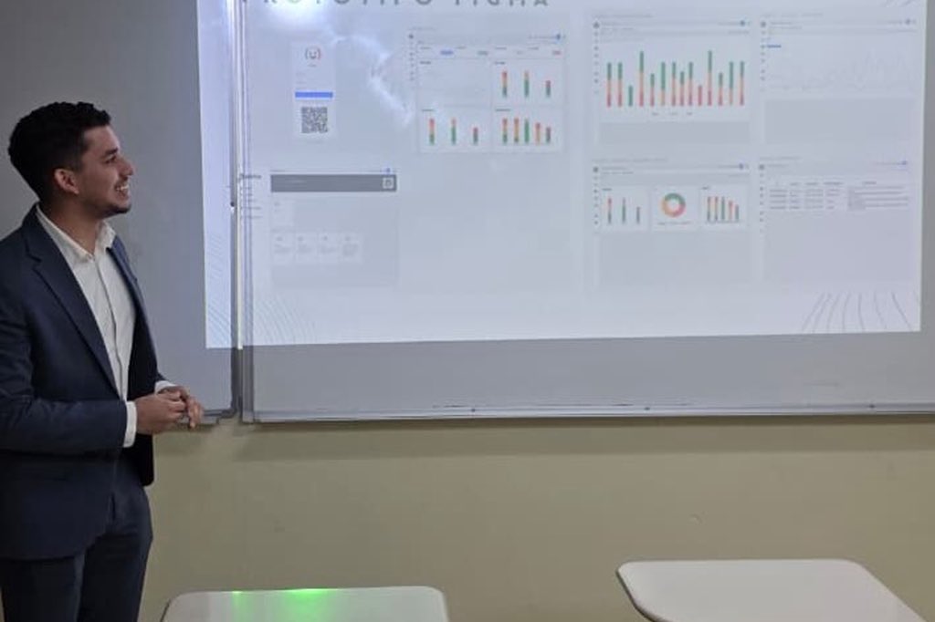 ¡Enhorabuena al nuevo Licenciado en Ingeniería de Sistemas de Información!

El 22 de octubre, Eymar Marchena, presentó su proyecto de Trabajo de Graduación Teórico-Práctico, para obtener su título en Licenciatura en Ingeniería de Sistemas de Información.