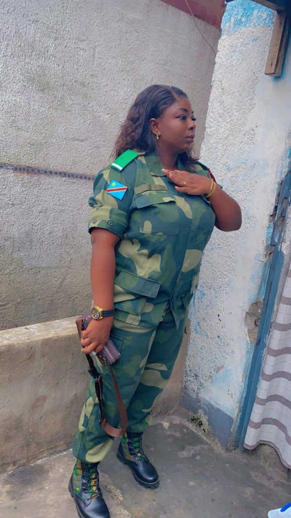 1. Elle n’a jamais vendu négativement l’image de l’armée Congolaise;
2. Son image attire plus de jeunes Congolais vers l’armée - elle est l’incarnation du « c’est un métier comment tout autre »;
3. Son profil hype l’armée plus que tous les appels à recrutements diffusés sur la