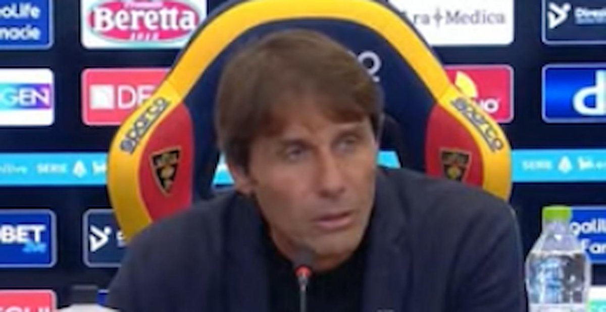 marifcinter's tweet photo. A quasi un anno di distanza dai "retropensieri", Conte si presenta in conferenza stampa a Lecce e dichiara: "Rigore? Penso sia giusto che siate voi a giudicare. Non è giusto venire qui e lamentarmi. Sono passati pochi giorni dall'ultima partita, con comportamenti diversi da parte di altri. Noi rimaniamo sereni e fiduciosi, sperando che certe lamentele non condizionino la classe arbitrale e Rocchi. Dipende da chi arrivano le lamentele. Se arrivano da X e Y si fa finta di niente ma quando si presentano i presidenti pensano comunque di poter dare un indirizzo importante. Noi non ci lamentiamo e stiamo zitti ma non siamo scemi, questo sia chiaro. Se qualcuno voleva mandare messaggi particolari non va bene"
