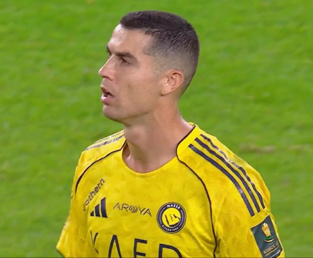 لازم رونالدو يقتنع ان الفاولات موب له في الفترة الاخيرة ياخي عطها احد ثاني ليش هالانانية والمثالية لهالدرجة احترمك يالدون بس خلاص العمر له احكام