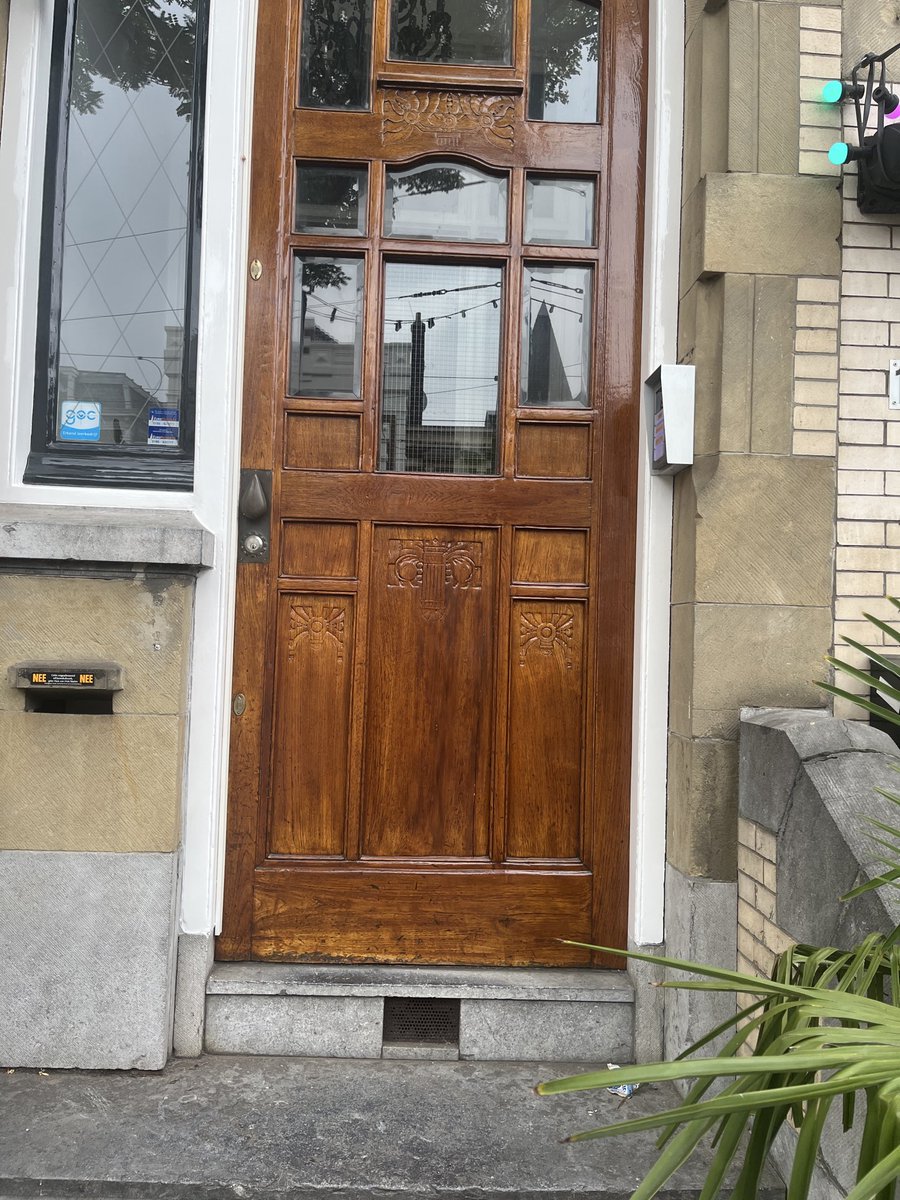 Fabian_Bezaan's tweet photo. @010byday Deuren zijn van het mooiste hout. Oorspronkelijk waren ze gebeitst. https://t.co/VTvQnhPJ8Q