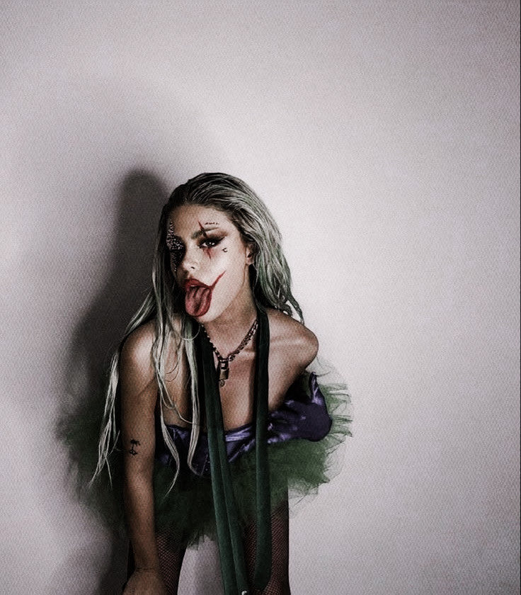 † 𝐑𝐎𝐗𝐀𝐍𝐍𝐀. ♔ tweet media