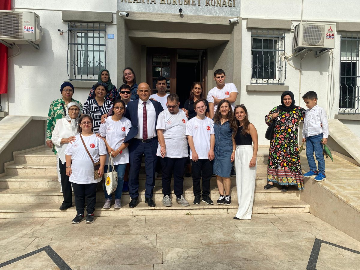 Cumhuriyetimizin 102.yılı kutlamaları öncesi Kaymakamımız Sn.Şakir Önder Öztürk'ü özel sporcularımız ile birlikte ziyaret ettik.