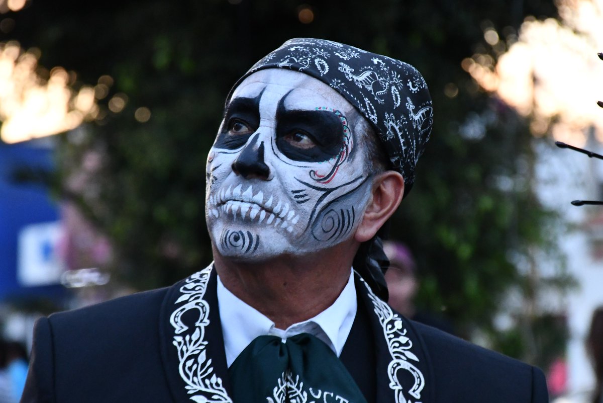 El secretario de Educación Juan Carlos Torres Cedillo, asistió al desfile monumental "Xantolo en tu ciudad", impulsando la festividad más importante de las y los potosinos.
¡Gracias por ser parte de esta gran celebración llena de color, tradición y alegría!
