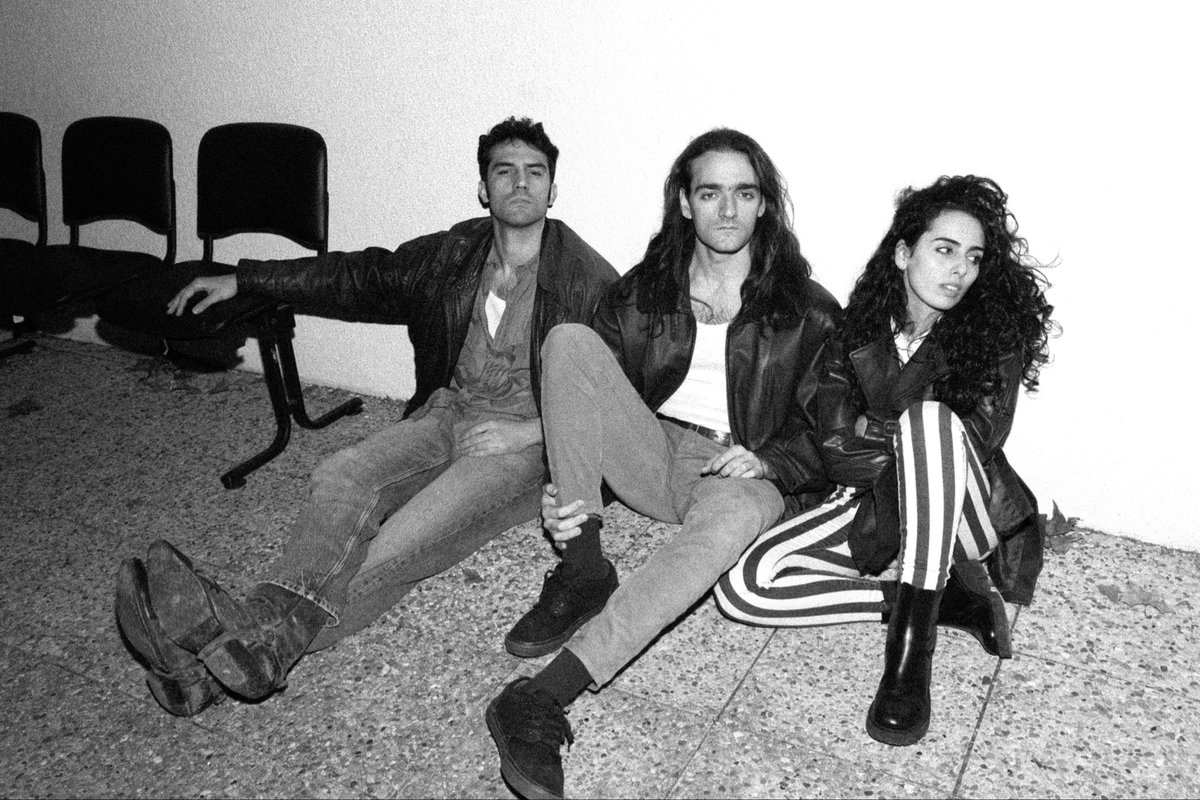 ‘Nodi: de gossos i malditos’ al <a href="/parcsandaru/">CC Sandaru</a> <a href="/BcnDCultural/">Barcelona Districte Cultural</a> una autoficció documental senzilla però honesta, que desenmascara el romanticisme d’una generació. Moukhles, Ferrero i Sentís ho fan bonic 🎤🎶