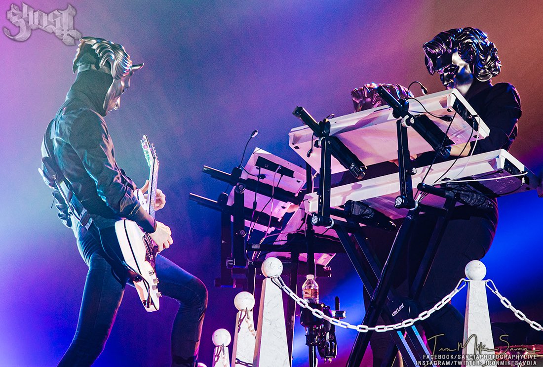 Dewdrop and Cirrus

📸: "Iron" Mike Savoia