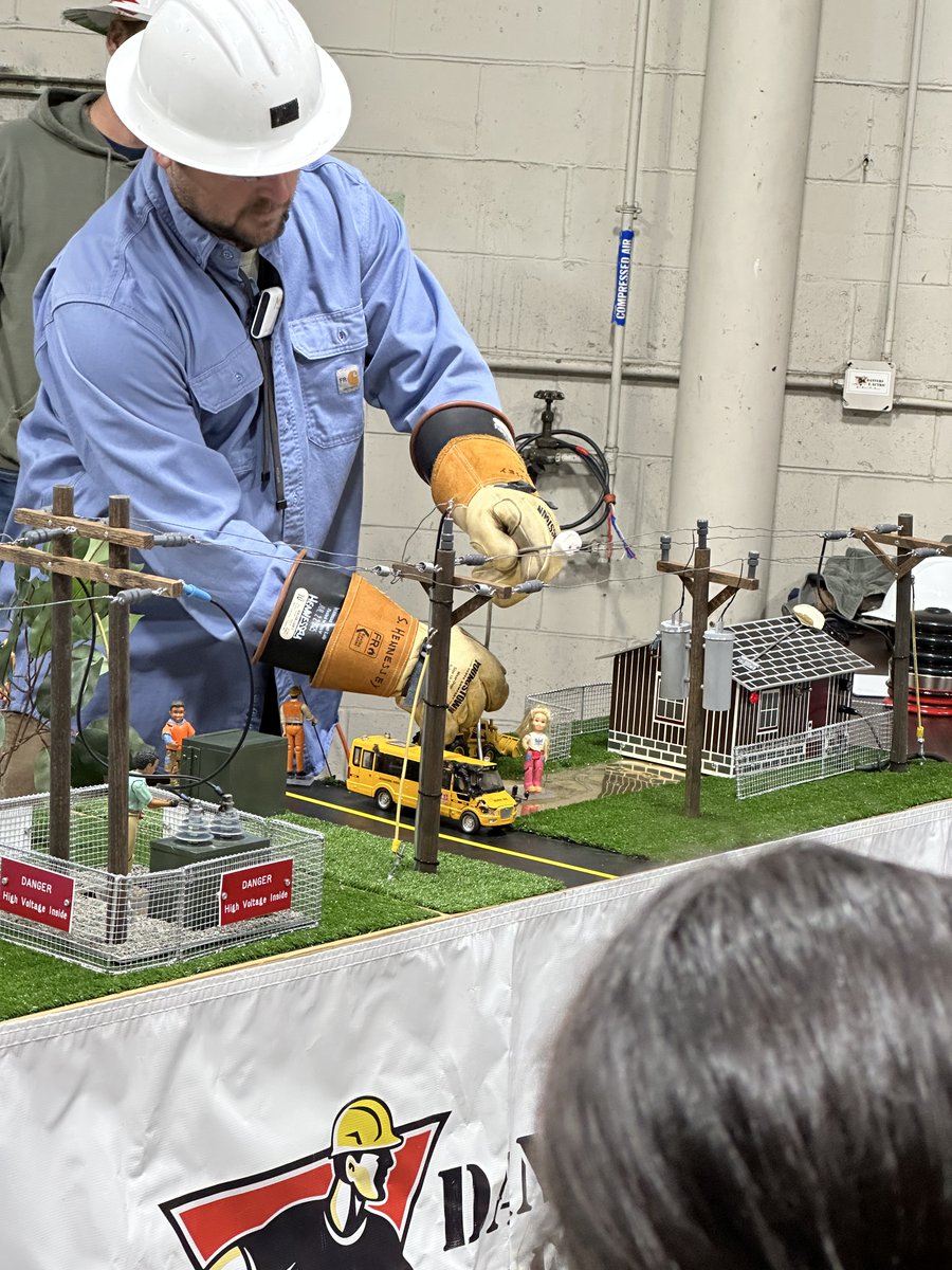 Thorpe 4th graders visited the Danvers Electric Company after completing their unit on energy conversions. ⚡️ The visit was extra special with two Thorpe alumni leading the way, 4th grade teacher Mrs. Baltimore and lineman Steve Hennessey from the Danvers Electric Company! #DPS