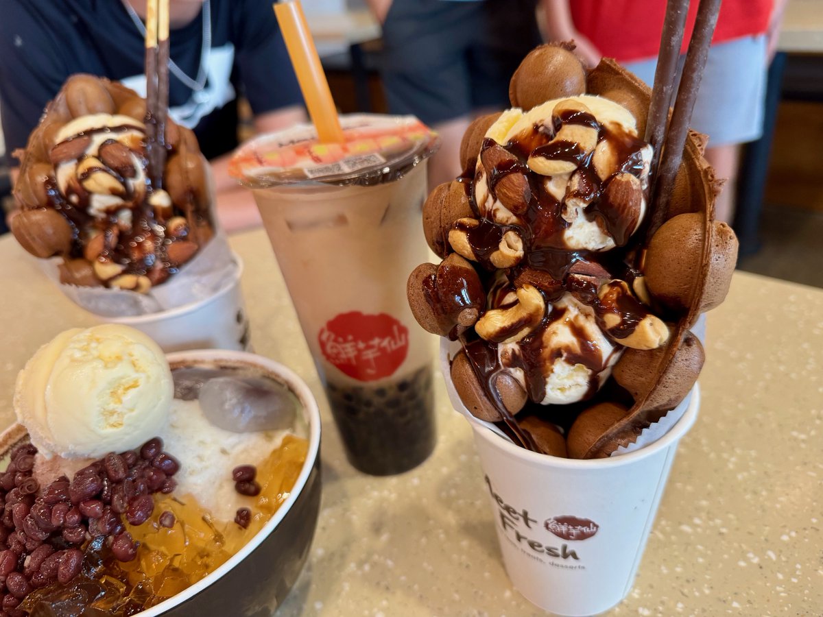 First visit to Meet Fresh... Bubble waffles were good, but that shaved ice was YOWZAH 😍