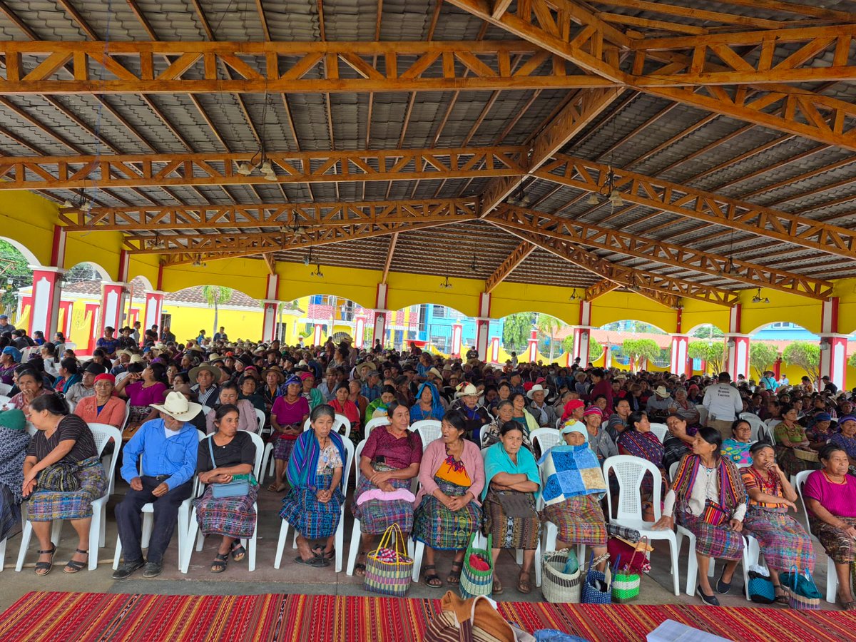 MINTRABAJOGuate's tweet photo. 👵🏽👴🏼 ¡Buenas noticias para las personas mayores de #BajaVerapaz! 🎉
📢 560 personas mayores del municipio de #Rabinal fueron notificadas sobre su incorporación al #PAM, en una jornada realizada con el apoyo del personal del PAM central y departamental.
#ElPuebloDignoEsPrimero https://t.co/FU1WfXDsp9