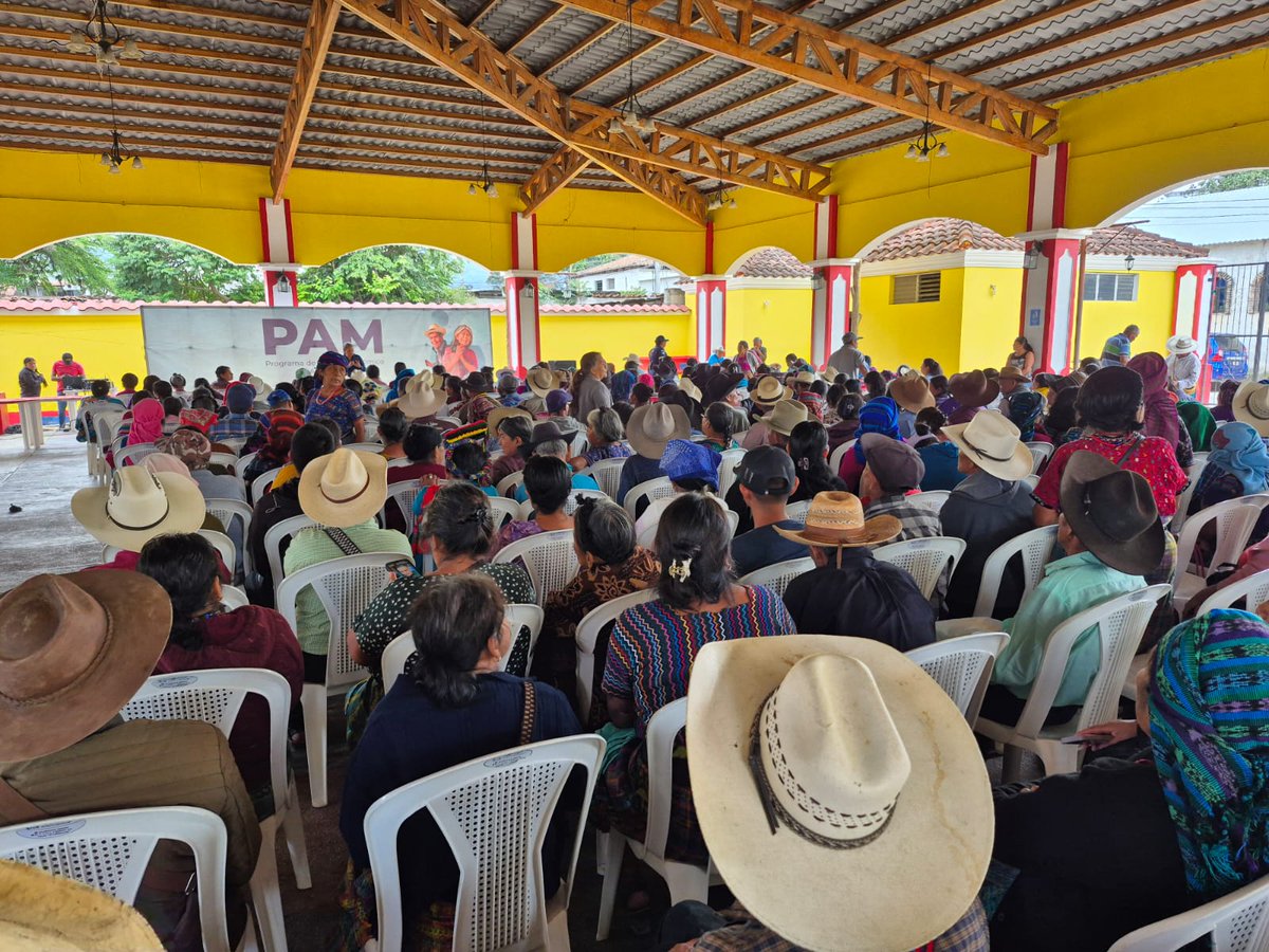 MINTRABAJOGuate's tweet photo. 👵🏽👴🏼 ¡Buenas noticias para las personas mayores de #BajaVerapaz! 🎉
📢 560 personas mayores del municipio de #Rabinal fueron notificadas sobre su incorporación al #PAM, en una jornada realizada con el apoyo del personal del PAM central y departamental.
#ElPuebloDignoEsPrimero https://t.co/FU1WfXDsp9