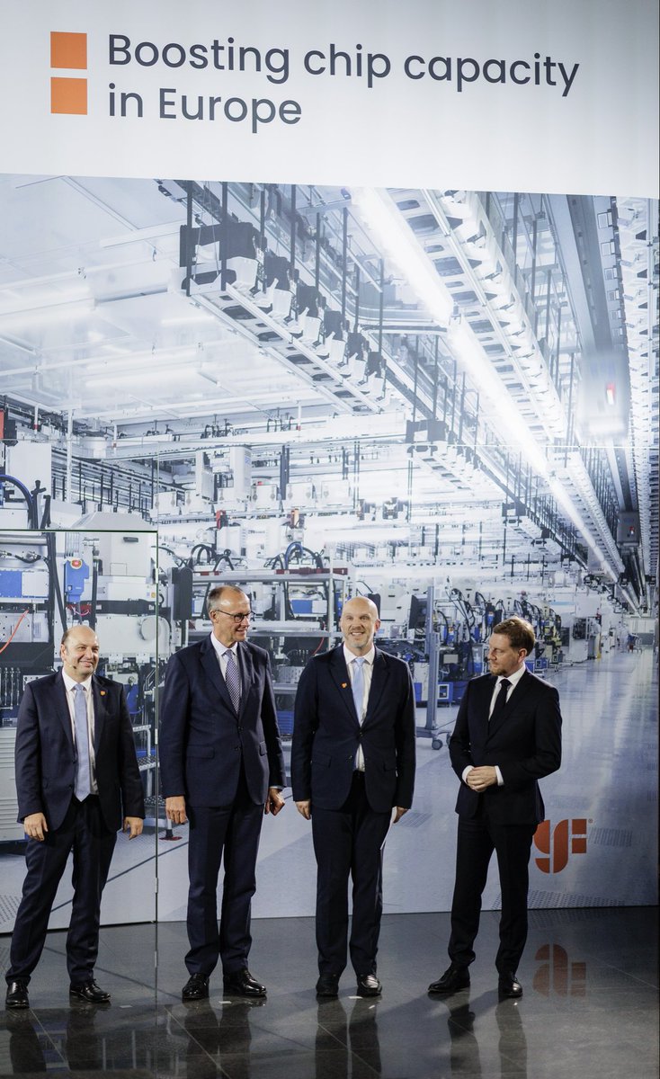 MPKretschmer's tweet image. #Sachsen ist das Herz der europäischen #Mikroelektronik – jeder 3. hergestellte Europa in Chip kommt aus dem #SiliconSaxony! Diese Erfolgsgeschichte geht weiter: @Globalfoundries investiert weitere 1,1 Mrd. Euro in das Werk in Dresden, mit Unterstützung durch den Bund &amp;amp; den…