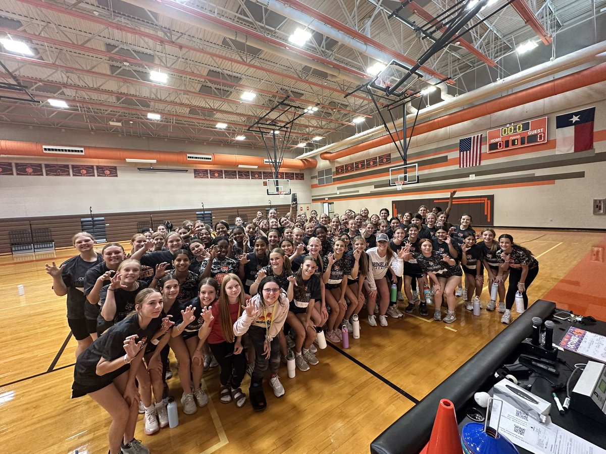 CandiWeige's tweet photo. Had the best time with the 7th and 8th graders today over at @salyardsms! Thanks for allowing me spend some time with our future bears! These coaches do such a great job pouring into their athletes! #WeAreBridgeland #FutureBears https://t.co/7Bvb3Uu8mU