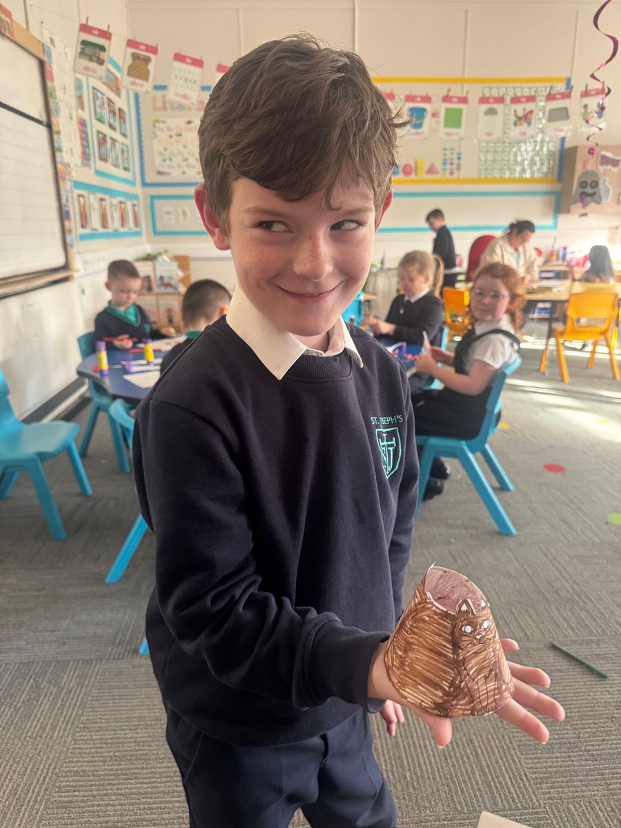 P2/3 enjoyed creating their own Halloween 3D characters and playing Spooky Spellings. They also used the blocks to design and build spooky haunted houses. 👻🎃