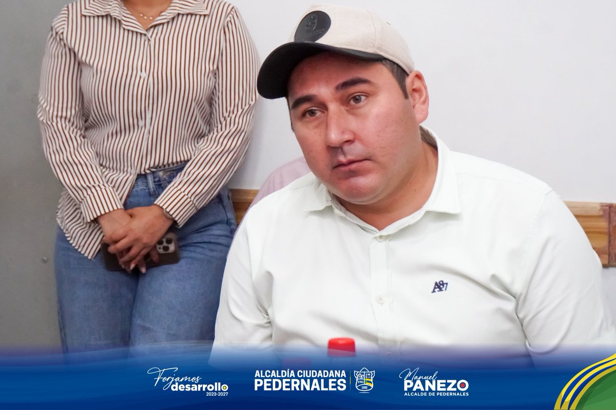 📍Reunión de trabajo por la vialidad en Atahualpa y la parte alta de Cojimíes.

El alcalde Manuel Panezo mantuvo una importante reunión con técnicos de la Prefectura de Manabí, el presidente de Atahualpa José Arroyo, y representantes de las comunidades La Manuca y Santa Rosa.

A