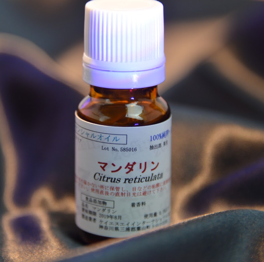 syumihairu's tweet image. 読書の秋　三秋の季語

「読書の秋」は
「秋の灯（あきのひ）」の傍題（仲間の季語）
10月27日～11月9日までは
秋の読書週間なんですって

長崎に来てからは長崎の偉人の小説を
読んでます
最近は「先生のお庭番」という
小説を読みました
その中にも出てくるシーボルトの娘…