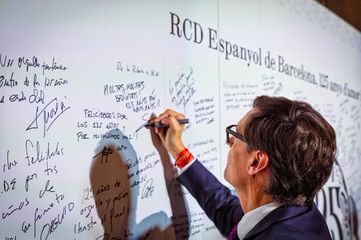salvadorilla's tweet image. 125 anys d'història han convertit l'@RCDEspanyol en un club important i en una expressió de la pluralitat esportiva de Catalunya.

Per molts anys a tots els pericos i periques!
Per molts anys més d'èxits!

#GalaRCDE125