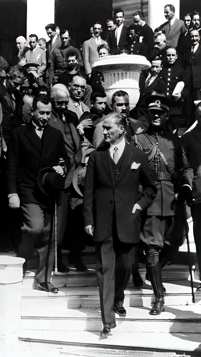 Cumhuriyetimiz 102 yaşında.
29 Ekim Cumhuriyet Bayramımız Kutlu Olsun.
Cumhuriyetimizin kurucusu Gazi Mustafa Kemal Atatürk ve Silah Arkadaşlarını saygı, sevgi, özlem  ve minnetle anıyorum.#29Ekim