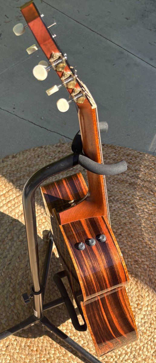 NGD!! ... I play a lot of finger style and always wanted a 12 Fret / Cedar Top - This one happens to have Macassar Ebony Back/Sides, Figured Koa Binding and Back Strip. 🤘❤️ (2011 GA Spring Limited) 

#guitar #guitarist #Taylor