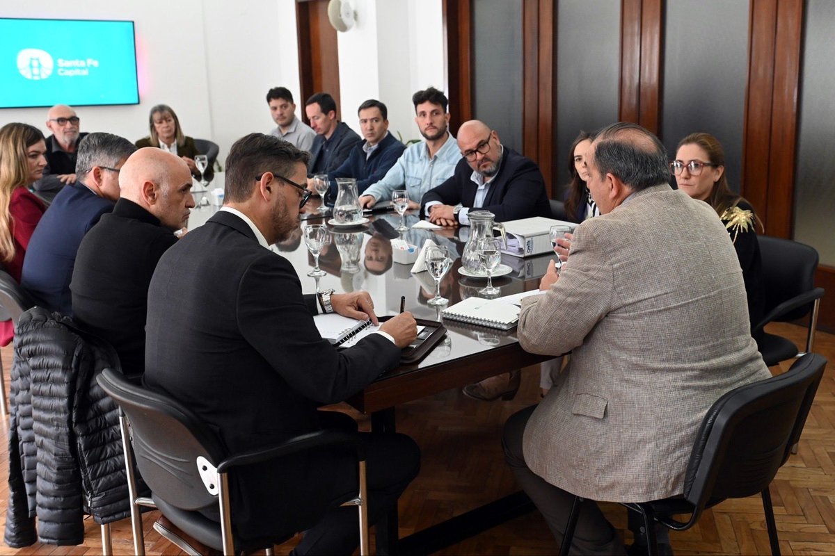 Caja Municipal de jubilaciones. Tras la entrega del informe de hoy, el peronismo aclaró que no acompañará las potenciales reformas. Los concejales <a href="/jorfernandez_ok/">Jorge Andrés Fernández</a> y <a href="/VioletaQuirozOK/">Violeta Quiroz</a> no firmaron el documento. “Es ajustador y carga el déficit sobre los trabajadores” expresó el