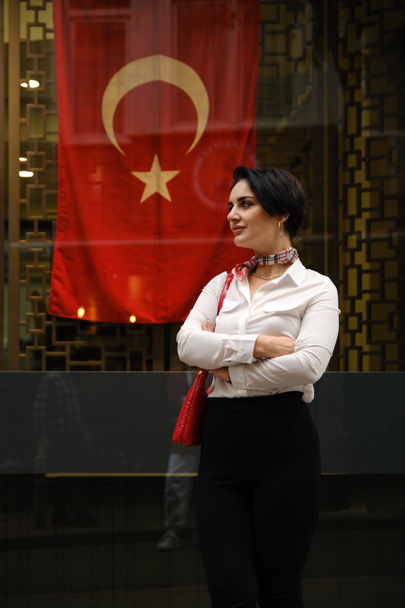 Cumhuriyet, bize sadece bir ülke değil; kendi geleceğimizi inşa etme gücü verdi.

Bugün, hem geçmişimize minnetle bakıyor hem de yarınlarımıza güvenle yatırım yapıyoruz.

Cumhuriyetimizin 102. yılı kutlu olsun! 🇹🇷

#CumhuriyetBayramı #Yatırım #BireyselEmeklilik #fonyönetimi