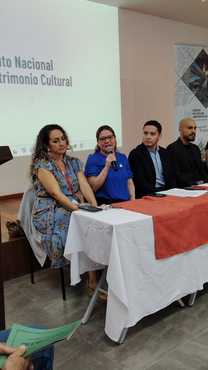 INPCEcuador's tweet photo. En Hojas Jaboncillo se entregó simbólicamente la postulación para que el Amorfino, junto a la gastronomía y su paisaje agroalimentario, sean parte de la Lista Representativa del PCI 🇪🇨

Un momento lleno de identidad y orgullo, con representantes de distintos cantones manabitas. https://t.co/yxY4IOxe3O