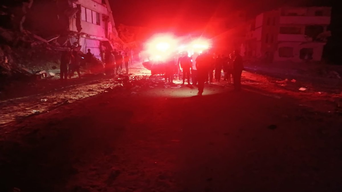 7شهداء  و15 مصابا حصيلة غارات خان يونس.

5 شهداء في جيب وعدد من الإصابات. 
2 شهداء وعدد من الإصابات في قصف شقة في حي الأمل.

بين الشهداء: 3 أطفال وامرأة.