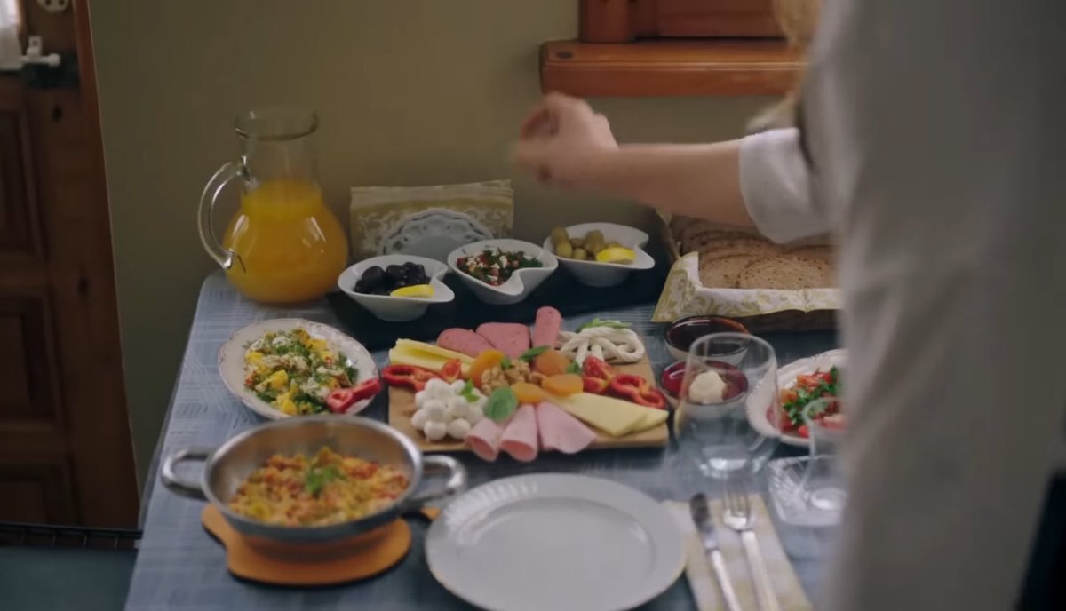 Ilgaz’ın daha ilk bölümlerden Ceylin’e hazirladiği kahvaltıya bakin ya tam KOCAA YA