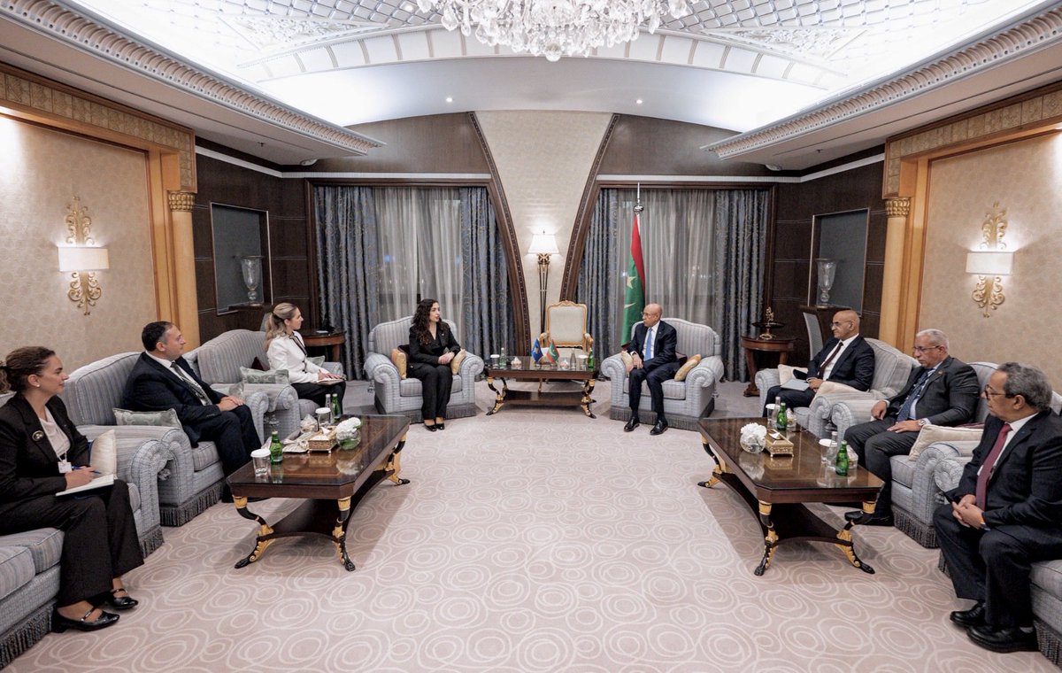 Productive meeting in Riyadh with 
🇲🇷 President <a href="/MCGhazouani/">Mohamed Ould CHEIKH El GHAZOUANI</a>.

We exchanged views on advancing the friendship between Kosovo and Mauritania, enhancing bilateral cooperation, and working closely together on global issues. 

🇽🇰 🤝 🇲🇷