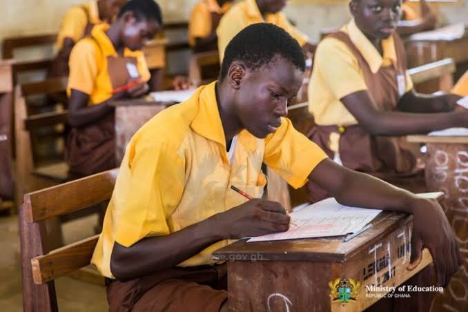 AfricaFactsZone's tweet image. Ghana has made teaching in local languages compulsory in kindergarten and primary schools.

They have dropped English as the language of instruction in basic schools.