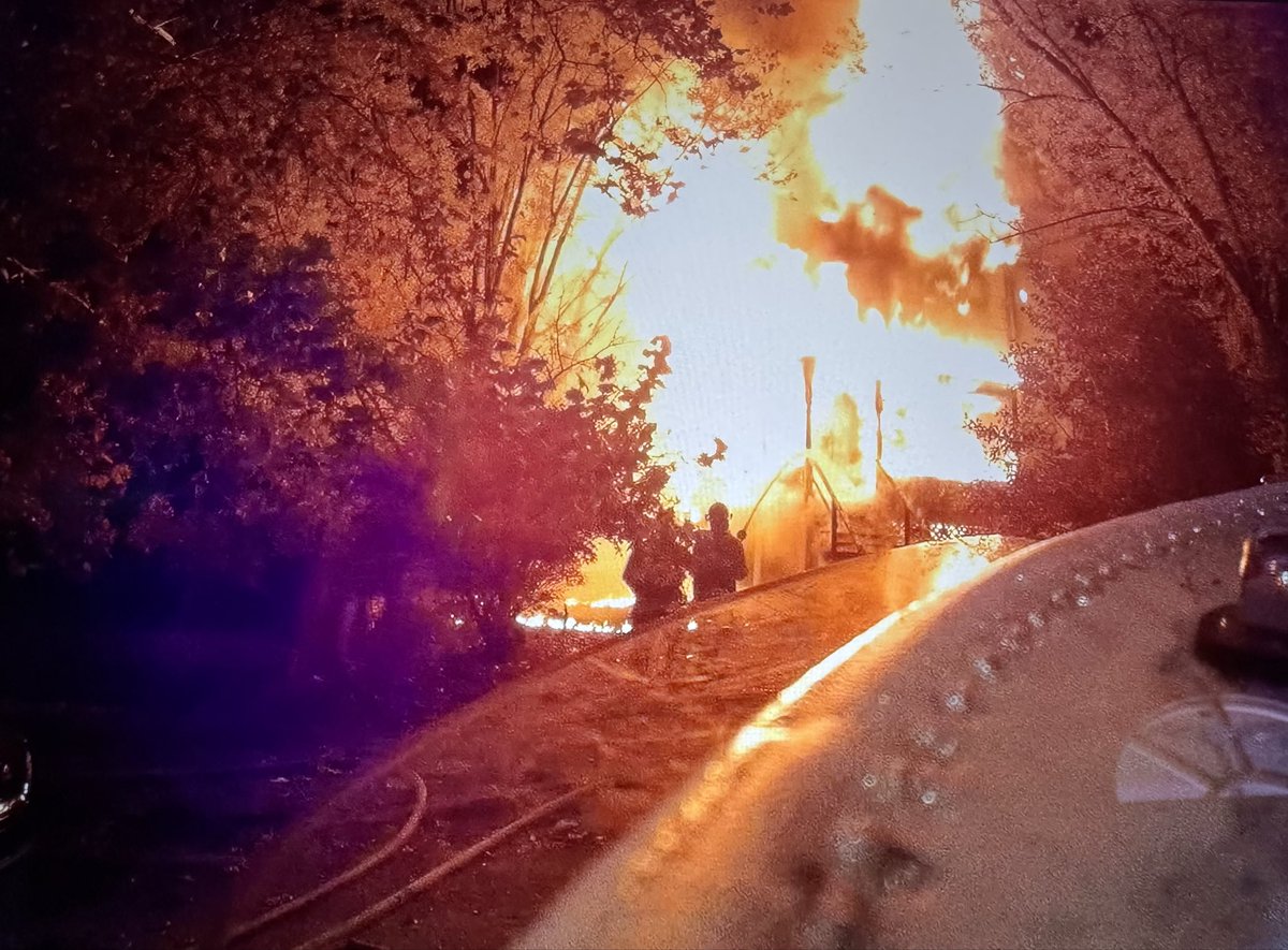 MunhallCentral's tweet photo. 2 alarm vacant duplex fire in the borough yesterday morning. We arrived as the 2nd due engine and secured a water supply while helping pull multiple lines for extinguishment and exposure protection. 201 was on scene for 9 hours while demo crew took down the building. https://t.co/Iz4e6V13ET