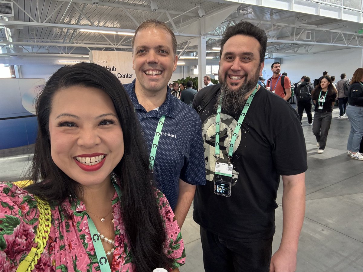 ladyleet's tweet image. Love seeing #cyc alum at @github universe! #universe25 #githubuniverse @rgroves @robocell