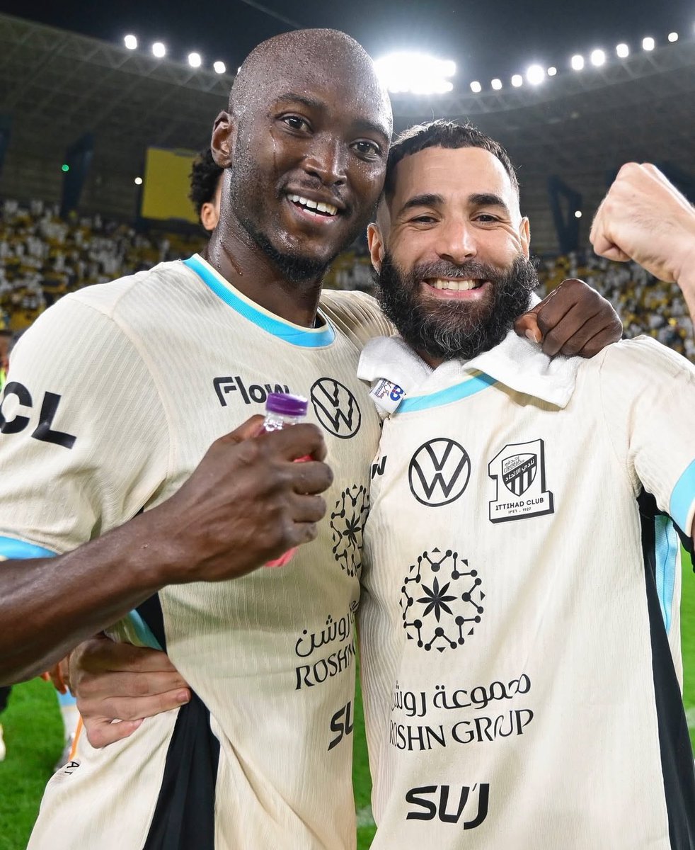 يالها من صورة! 💛💛💛💛🥶🥶🥶🥶