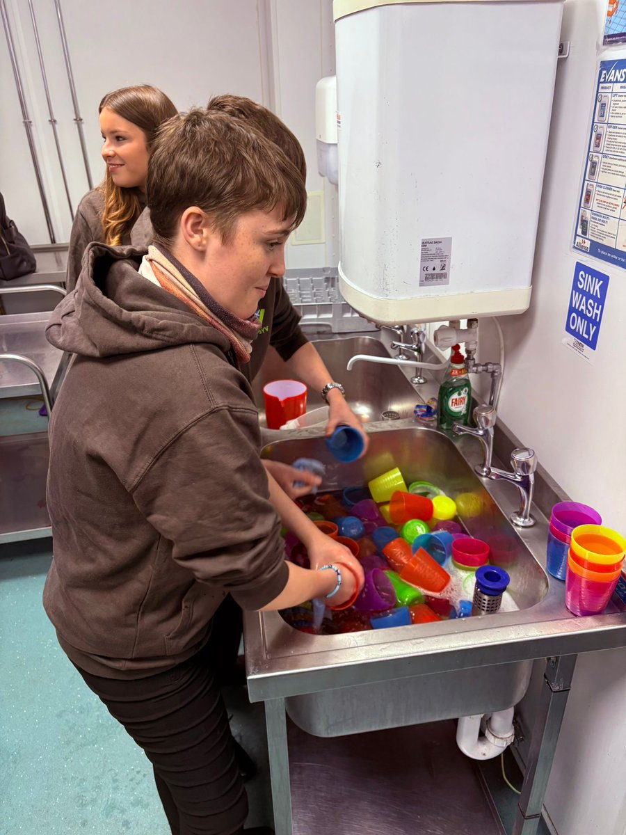 PSOSDunfermline's tweet image. #Dunfermline PSYV proud to be supporting @DulochPS #Haloween disco. A terrifyingly brilliant night had by all  👻👻 Time for a lie down in a dark room… #PSYV #YouthVolunteers