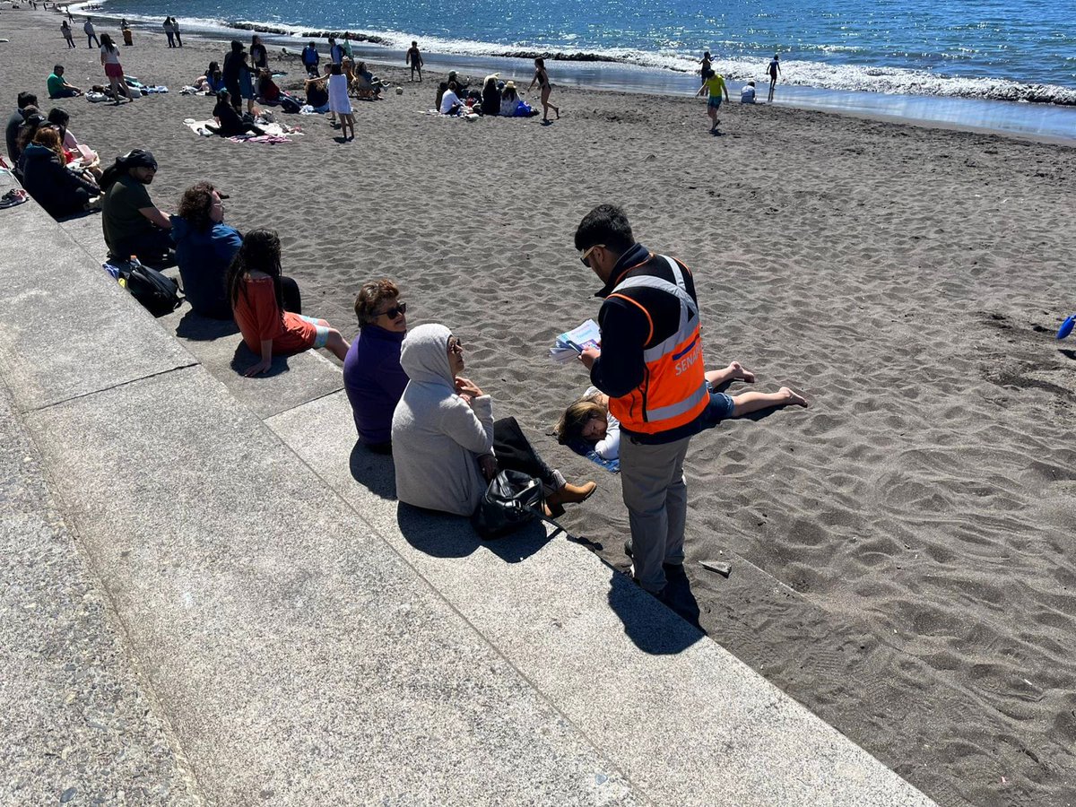 Senapred's tweet image. Continuando con las actividades por el Mes de la #RDD, #SENAPREDBiobío junto a la Municipalidad de #Hualpén visitaron Caleta Lenga para compartir una entretenida actividad con los vecinos y turistas quienes tuvieron la oportunidad de conocer nuestro #SimuladorSísmico y recrear