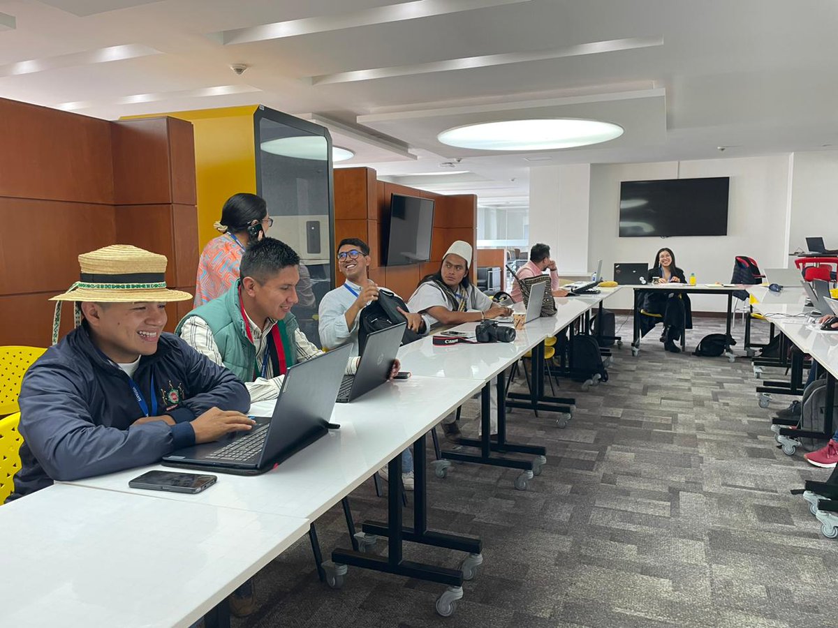 ConectividadCO's tweet image. El @Ministerio_TIC participa en el primer encuentro presencial junto a la @UNALOficial y la @concipmpc, para avanzar en la construcción del Plan Nacional de Conectividad de y para los Pueblos Indígenas.💬 Un diálogo de saberes para conectar con respeto, diversidad y territorio.
