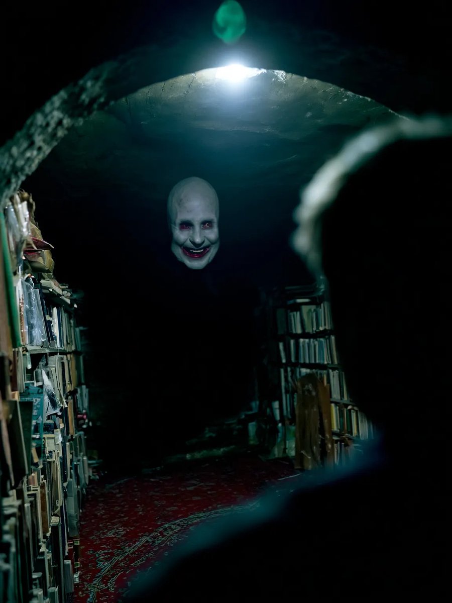 " create a short detailed horror story exploring an abandon building " 

<a href="/higgsfield_ai/">Higgsfield AI 🧩</a> #HiggsfieldPopcorn 🍿