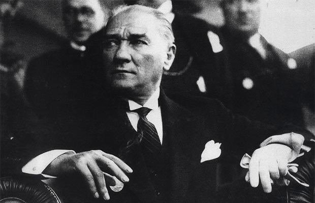Cumhuriyetimizin ilanının 102. yılında Ulu Önder Mustafa Kemal Atatürk ve silah arkadaşlarını saygı ve minnet ile anıyoruz.  

29 Ekim Cumhuriyet Bayramımız kutlu olsun! 🇹🇷
