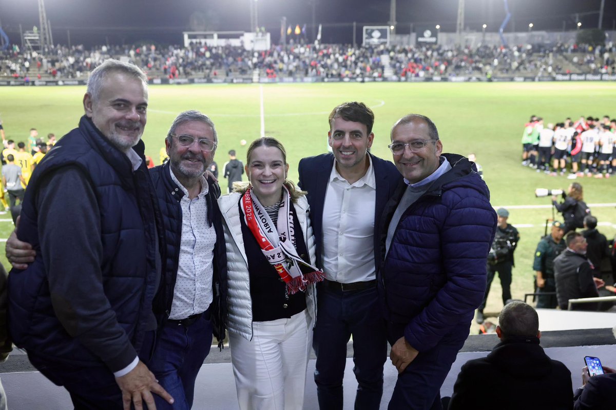 PopularsInca's tweet image. Gràcies @CE_Constancia per aquest gran partit 💪🤍🖤🤍
Una llàstima no haver pogut endur-nos la victòria, però orgullosos d’aquest gran equip i de tot el que representa per Inca! #OrgullInquer #CopaDelRei #IncaPP