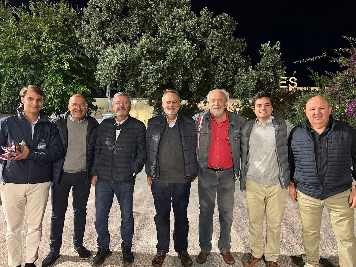 PopularsInca's tweet image. Gràcies @CE_Constancia per aquest gran partit 💪🤍🖤🤍
Una llàstima no haver pogut endur-nos la victòria, però orgullosos d’aquest gran equip i de tot el que representa per Inca! #OrgullInquer #CopaDelRei #IncaPP