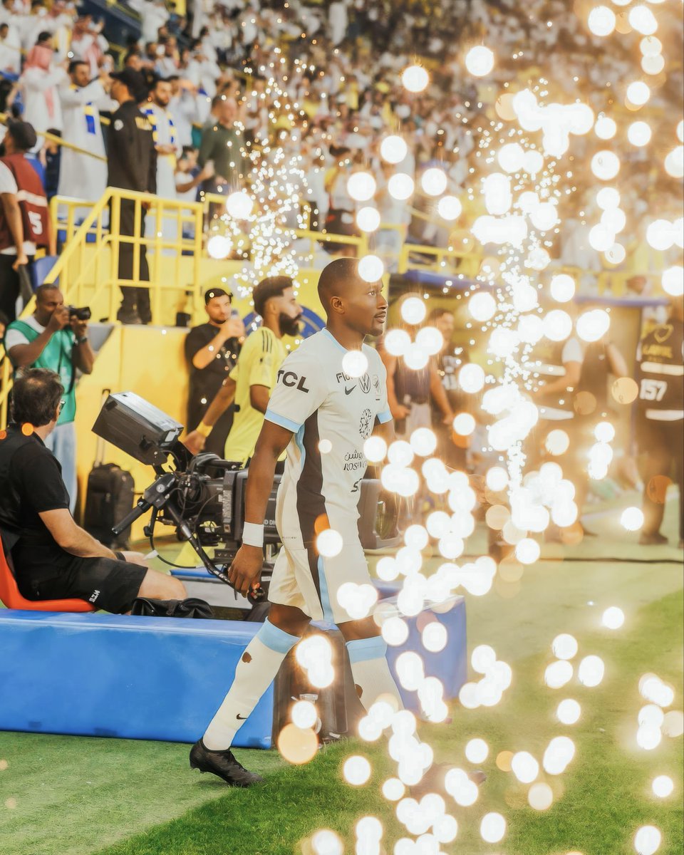 Moussa Diaby (@moussadiaby_19) on Twitter photo Massive team effort and great mentality from everyone ✊🏿 We keep fighting together until the end 🖤💛 #M19🌪️ Massive team effort and great mentality from everyone ✊🏿 We keep fighting together until the end 🖤💛 #M19🌪️