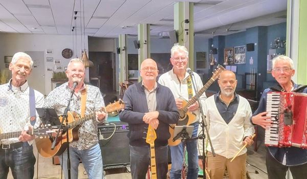 Dansfeest met de Vaste Mannen in Soos Blauwhuis in Schiedam 

'Dansen is goed voor het lijf', én: dans jij nog wel eens? 

<a href="/jwdeboer7/">Jan Willem de Boer</a> 

deschiedammeronline.nl/artikel/detail…