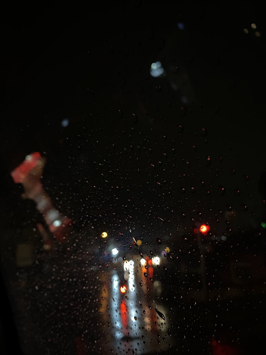 İçimde bir yağmur, sonbahardan çalınmış
Birkaç Eylül, bir de sen, senelerin ardından…🍂🩶