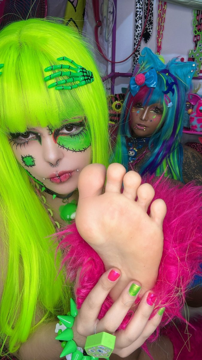 yevydevyl's tweet photo. Best foot ever 😋🖤🐾  @illugyaru 
Check my site for more 🖤 https://t.co/Wk1miS1tN1